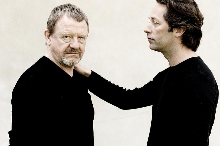 Filminstruktør Niels Gråbøl (til højre) finder det »dybt sørgeligt«, at hans første spillefilm i ti år ikke fik muligheden for at dyste om en Robertnominering. Skuespiller Henning Jensen (til venstre) spiller filmens hovedrolle som den maniodepressive Mogens.  Arkivfoto: Peter Hove Olesen 