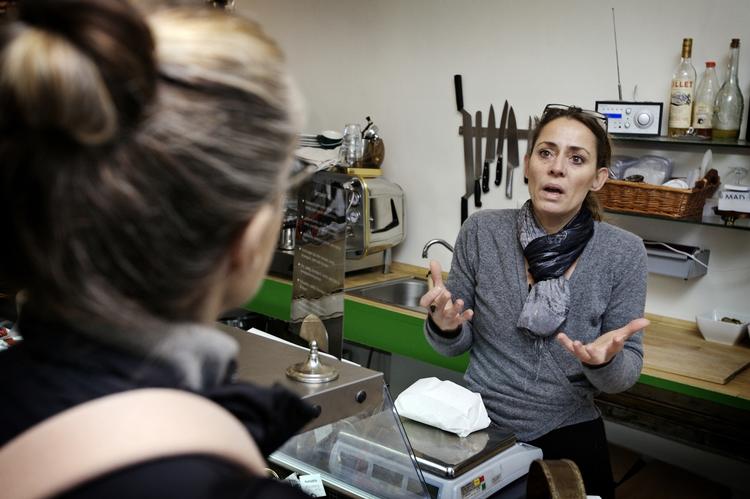 Blandt andre delikatesseforretningen MAD (billedet), symaskinebutikken PFAFF, og Fætter BR har oplevet, at deres kunder ringer ind og ikke ved, hvad der er spærret, og hvad der er forandret. 