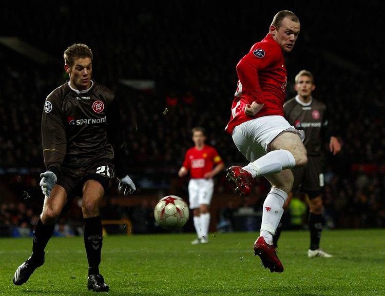 Kasper Risgård og Wayne Rooney under 2-2 kampen på Old Trafford. 