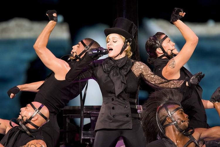 Så trykker hun den af igen. Arkivfoto fra en koncert i New York i 2006. 