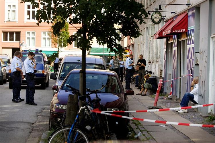 Tidligere var der tit slagsmål i Sundevedsgade. Her politiudrykning efter et skyderi 