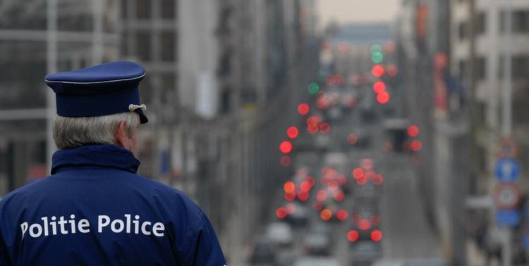 Politi optrappede bevogtningen omkring EU-topmødet i Bruxelles efter arrestationer af 14 mistænkte terrorister. 