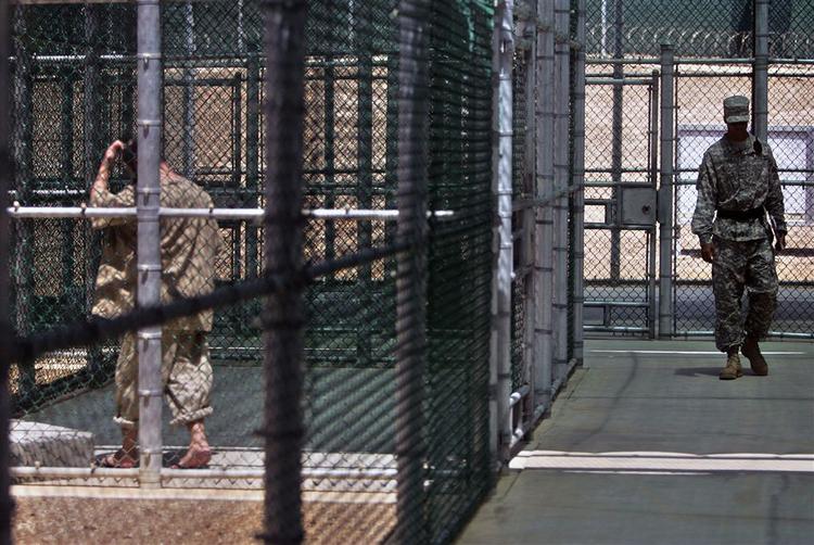 Myndighederne bruger høj musik til at chikanere de indsatte. Og de gør det uden at spørge kunstnerne om lov. 