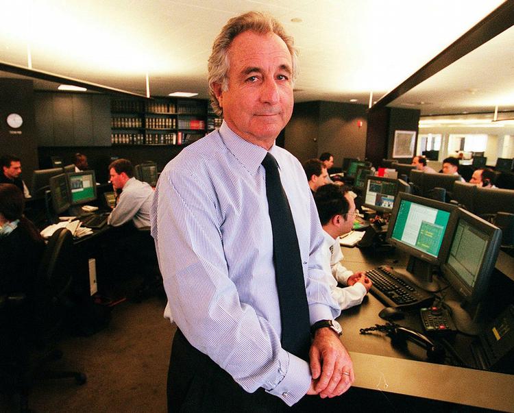 Bernard Madoff må finde sig i en fodlænke og husarrest i den dyre Manhattan-lejlighed, han bor i. Arkivfoto. 