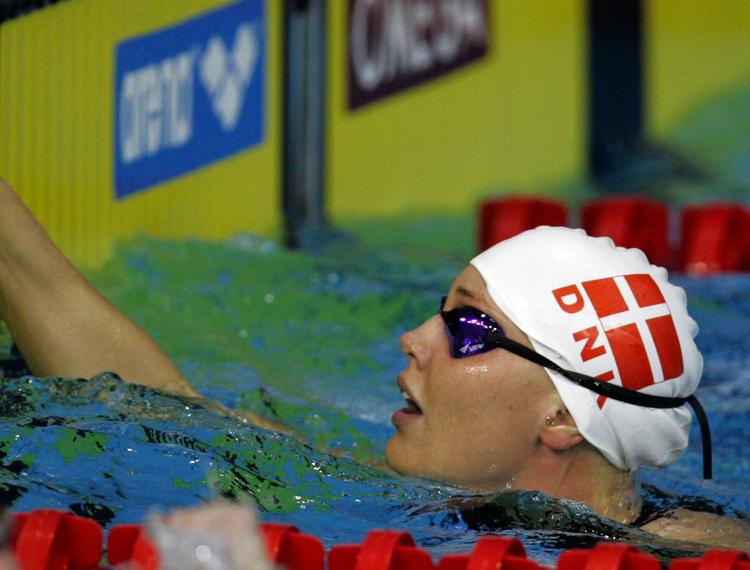 Jeanette Ottesen var dybt stresset, da hun måtte haste fra præmieoverrækkelse til starten på sin anden EM-finale, der gav endnu en sølvmedalje. 