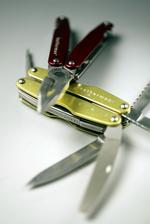 Multitools er praktiske for politiet til mange opgaver - men er blevet ramt af stramningerne af våbenloven. Nu får politiet adgang til igen at bruge dem. 