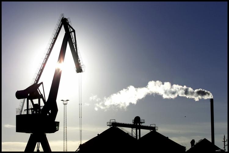 Hverken industrien, transportsektoren eller byggebranchen ser lyst på den nærmeste fremtid (arkivfoto fra Århus Havn). 