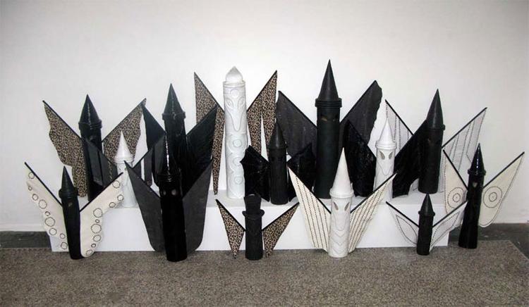 Annesofie Sandals 'We believe we can fly' er blandt de kantede julebudbringere på udstillingen 'Darkness Exhibited' hos WAS. 