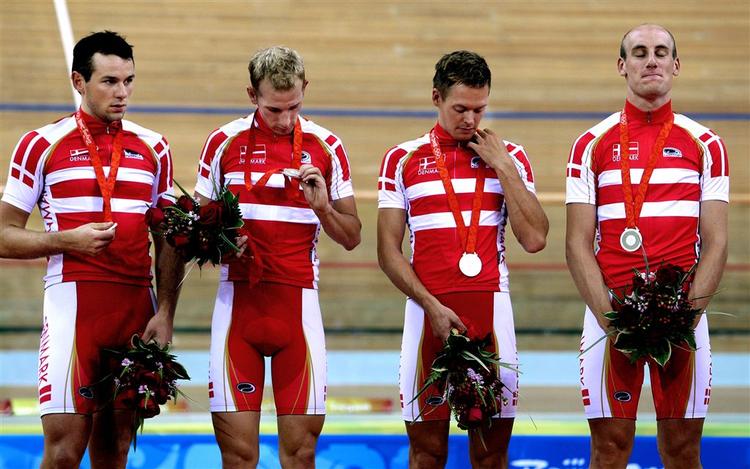 Michael Mørkøv, Casper Jørgensen, Jens-Erik Madsen og Alex Rasmussen med OL-sølvet. (Arkivfoto) 