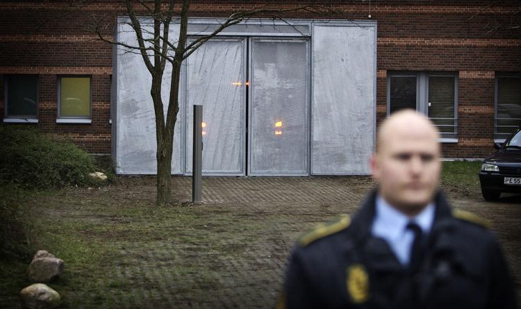 Police guarding the entrance to the court building in Lyngby where Stein Bagger is in a preliminary court hearing and has pleaded guilty as charged. 