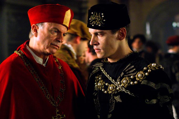 Sam Neill og Jonathan Rhys Meyers i 'Sex, magt og intriger'. Sidste afsnit sendes i aften. Foto: Sony Pictures Television 