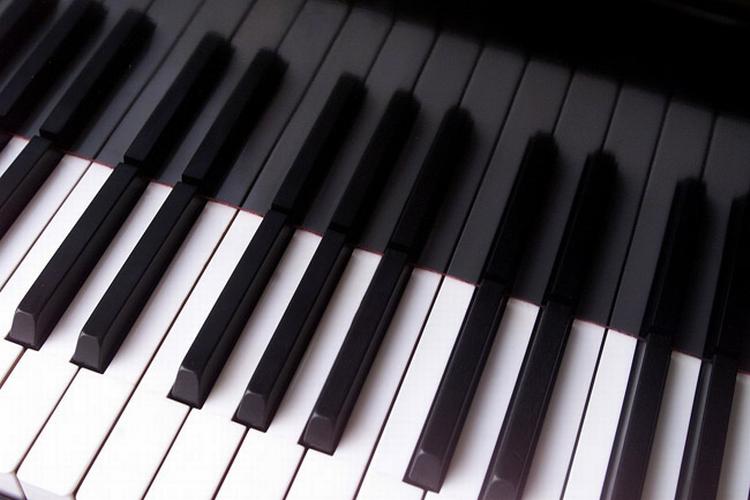 Anført af pianisten Jakob Davidsen musicerer unge danske musikere over temaer relateret til cykelsporten. Det er seriøst eksperimenterende moderne musik. 