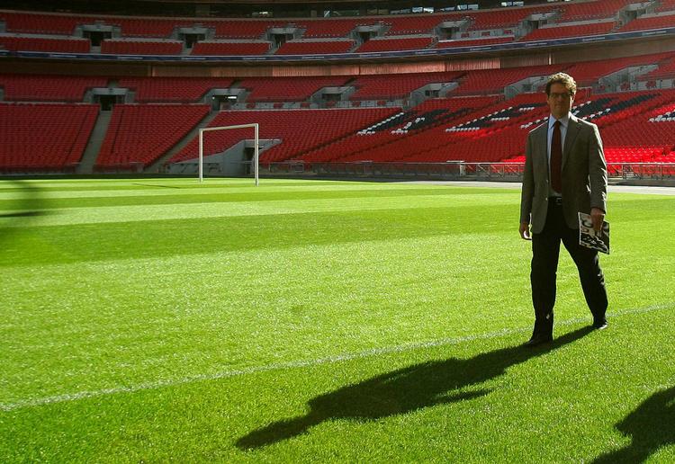 Fabio Capello har angiveligt målt græsset på Wembley med en lineal... (Arkivfoto) 