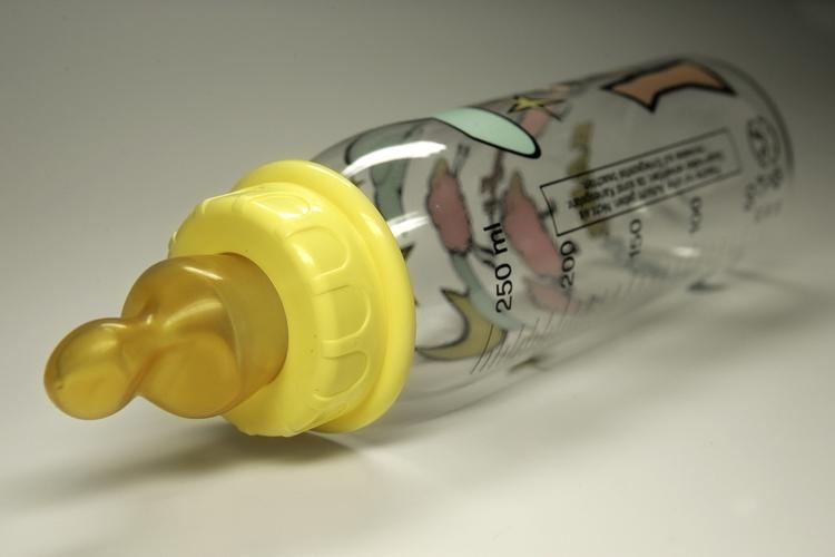 Bishenol A er et hormonforstyrrende stof, der blandt andet findes i sutteflasker, lim og byggematerialer. 