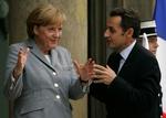 To ledere i Europas frontlinje: Angela Merkel og Nicholas Sarkozy, her på topmøde i oktober i år. 