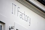 En politibetjent på orlov udviste svækket dømmekraft, da han i sit job som livvagt fjernede it-udstyr fra Allan Vestergaards hjem og bragte sig selv ind i sagen om IT-Factory, mener hans chef på Station City. 