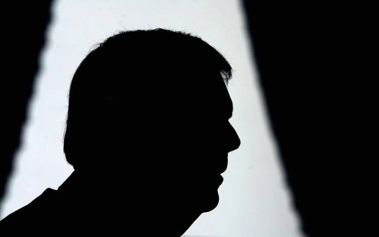 Iowa-guvernøren Tom Vilsack taler under et interview i 2006. Nu er han den kommende landbrugsminister (arkivfoto). 