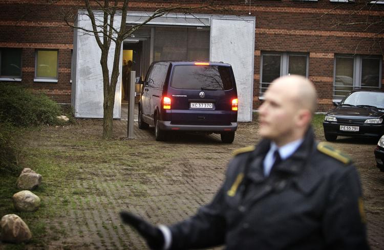 Stein Bagger ankom tirsdag morgen til Retten i Lyngby. Han erkendte herefter, at han havde slettet e-mails. 