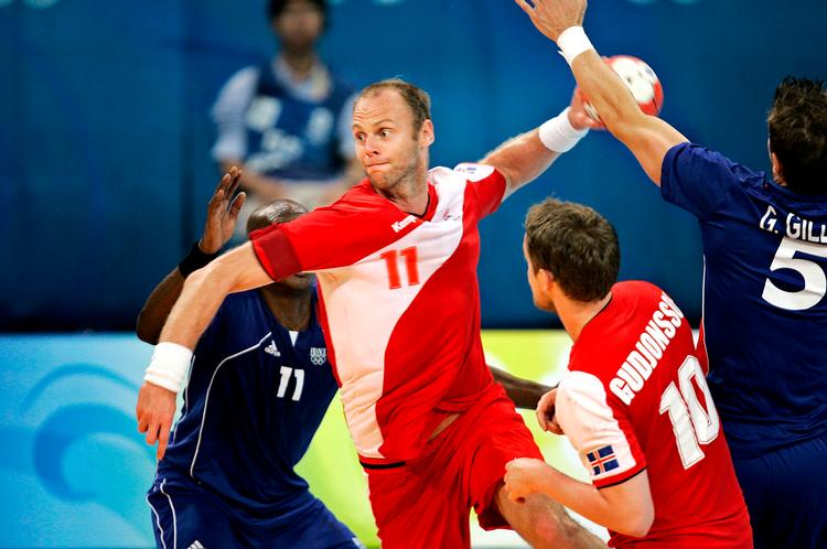 Jesper NIelsen har flyttet sin drøm om at skabe verdens bedste håndboldhold fra Vestegnen til Tyskland. Og han tager den islandske stjerne Olafur Stefansson med sig. 
