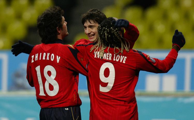 CSKA Moskva med Alan Dsagojev, Jurih Sjirkov og Vagner Love er  eneste klub, der allerede inden sidste runde er sikker på at slutte på en førsteplads i Uefa Cuppens gruppespil efter fire sejre i fire kampe. 