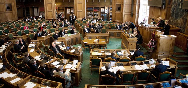 Folketinget skal vedtage omfattende reformer af velfærdsstaten hvis ikke der skal spares milliarder af kroner, mener skatteminister Kristian Jensen 