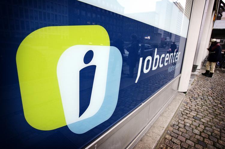 Efter en lav ledighed, har jobcentrene fået mange i arbejde. Men den tungeste gruppe, der døjer med psykiske og sociale problemer, bliver hængende i jobcentrene. 