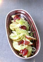 æblesalat med ribsgele