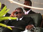 Zimbabwes præsident Robert Mugabe ses her i Harare under en mindehøjtidelighed 11. december 2008. Arkivfoto. 