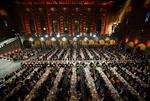 Prismodtagerne ved den fornemme banket i Stockholm i forbindelse med Nobel-uddelingen. 