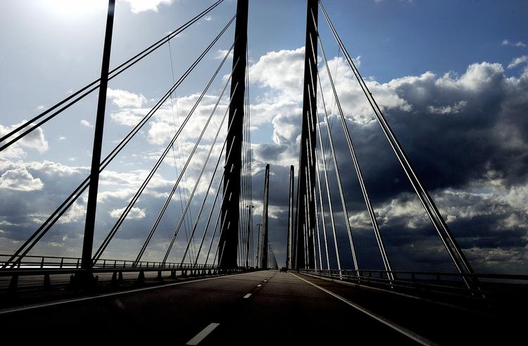 Øresundsbrien var i nat scene for et blodigt opgør i trafikken. 