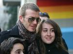 David Beckham er ved at være klar for AC Milan - og han er allerede ekstremt populær i Milano. 