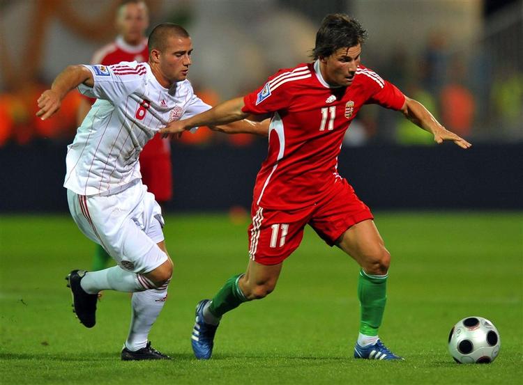 23-årige Martin Vingaard (til venstre) i aktion for landsholdet i 0-0-kampen i Ungarn i september. Vingaard har spillet fem A-landskampe. 