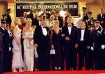 Holdet bag 'Festen' på den røde løber ved Filmfestivalen i Cannes i 1998. Filmen var nomineret til Den Gyldne Palme, men måtte 'nøjes' med Juryens Pris. 