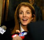 Paris' borgmester kritiserer i et brev, at John F. Kennedys datter, Caroline Kennedy, vil stille op som senator i New York i stedet for Hillary Clinton. Brevet var imidlertid falsk. 