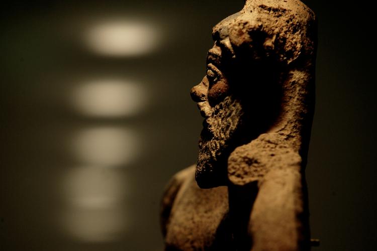 Ny Carlsberg Glyptotek i København købte i 1970'erne et større antal hælervarer til deres etruskiske samling. Italien har fremsendt krav om tilbagelevering. 