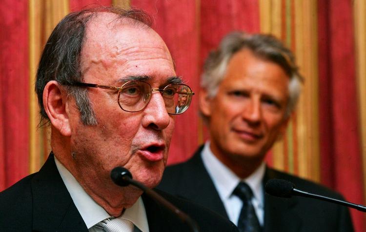 Harold Pinter modtog stribevis af anerkendelser. Her takker han for modtagelsen af den franske æreslegion. 