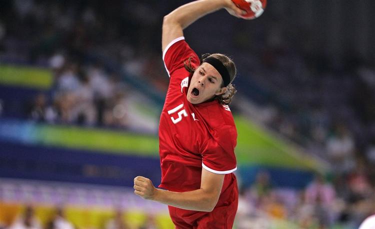 Mikkel Hansen i aktion under OL i Kina. 