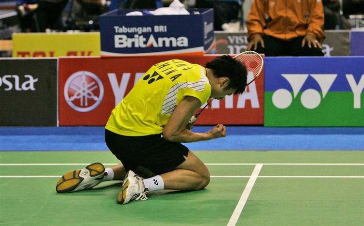 Lin Dan og de andre kinesiske stjerner skal finpudse formen i en militærlejr. 