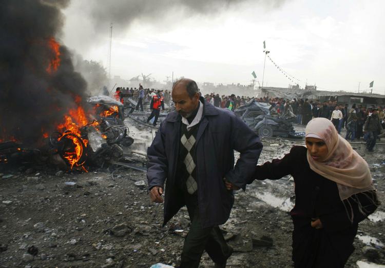 Hospitalerne er brudt sammen i Gazastriben, hvor antallet af døde og sårede vokser time for time, efter Israel udførte omfattende luftangreb tidligere på dagen. 