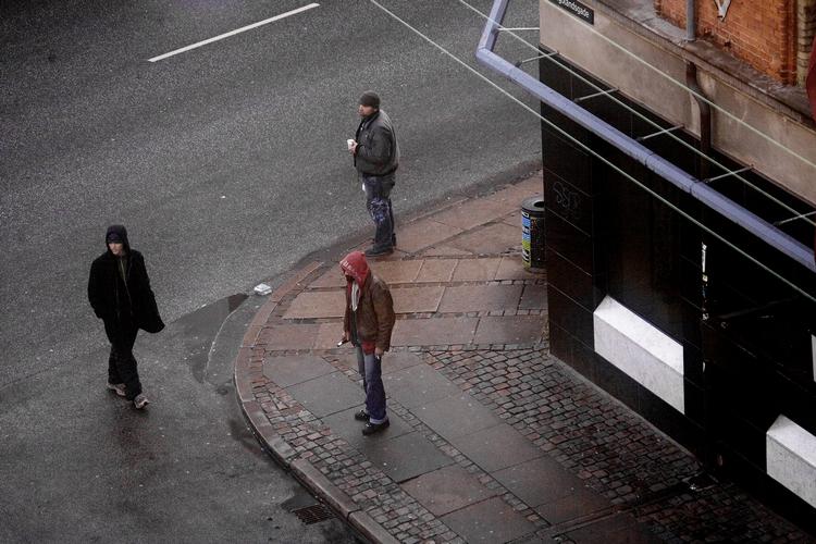 Narkomaner og narkohandel har igen overtaget Vesterbro. Her er det Helgolandsgade, hvor handel og indtagelse af stoffer sker helt åbentlyst og til stor gene. 