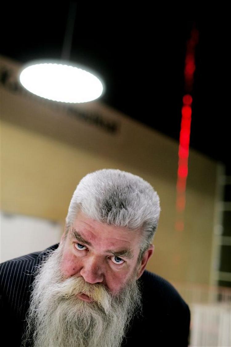 Billedkunstneren m.m. Ingvar Cronhammer. Her set til pressemøde i Musikhuset i Århus i 2007 i anledning af et lysudsmykningsprojekt bestående af en installation med flashrød laserfontæne og en omvendt tidsmaskine. 