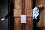 Enhedslistens Asmaa Abdol-Hamid med klaphat som direkte provokation mod Dansk Folkepartis kritik af hende. 