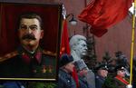 Trods mange mord på samvittigheden er Josef Stalin nummer tre på russernes liste over mest populære landsmænd. Billedet her er fra den tidligere diktators 129-års fødselsdag 21. december i år. 