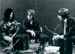 John Lennon og Yoko Ono var blandt de første, Michael Parkinson havde i sit talkshow. Eksbeatlen ville kun tale om The Beatles, hvis 'Parky' sad nede i en sæk, hvad han måtte under den del af samtalen. »Jeg formoder, det var en af Yokos skøre ideer«, fortæller Parkinson i sin selvbiografi. Foto fra bogen 