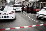 Politiet ved den bil, som ifølge den falske anmeldelse blev stjålet med et tre-årigt barn på bagsædet. 