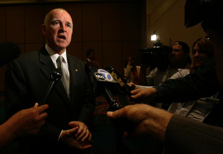 Jerry Brown, justitsminister i Californien, ser sig som miljøbeskyttelsens mand. 