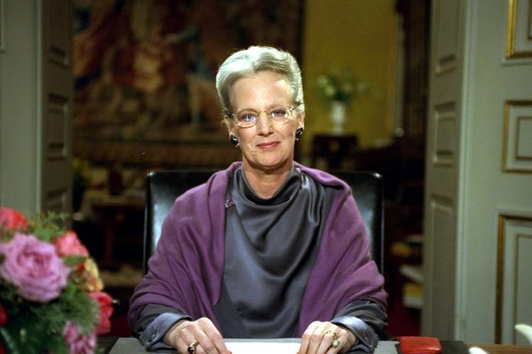 Dronning Margrethe holder nytårstale ved årsskiftet 1998/1999. I aften bør hun tale om udlændingepolitikken - eller tage sin afsked, mener læserne. 