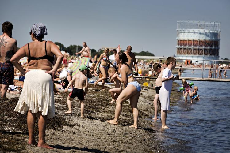 Sommer på Amager strand i København. Arkivfoto. 