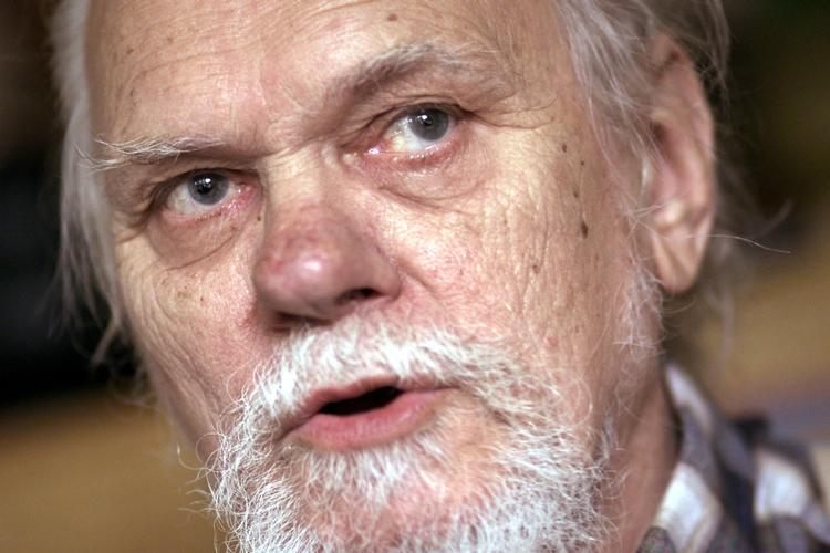 Gert Petersen, alias The Great Helmsman, the former leader of the Socialist People's Party has died at the age of 81. 