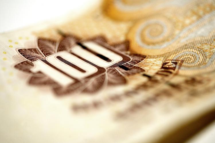 Forbrugertilliden er faldet dramatisk over det sidste år – og den faldende forbrugertillid afspejler sig tydeligt i privatforbruget. 